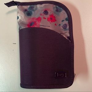 Lug Canoe Cosmetic Brush Holder